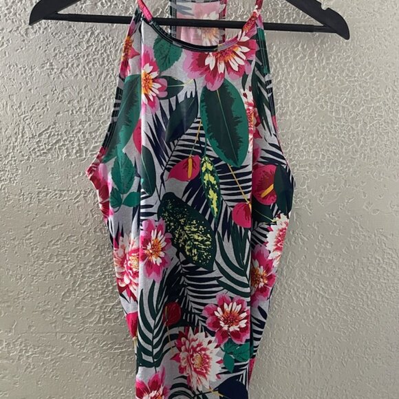Old Navy Active Size M Lightweight Go-Dry Racerback Sports Tank FLORAL COLOR - Picture 1 of 4